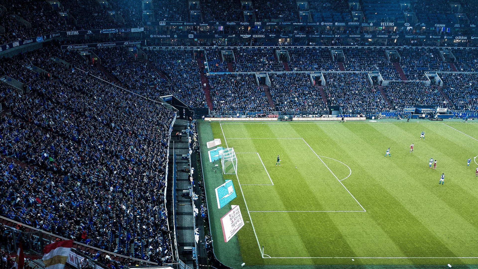 “简阳文体中心：羽毛球决赛进入白热化阶段，紧张刺激”