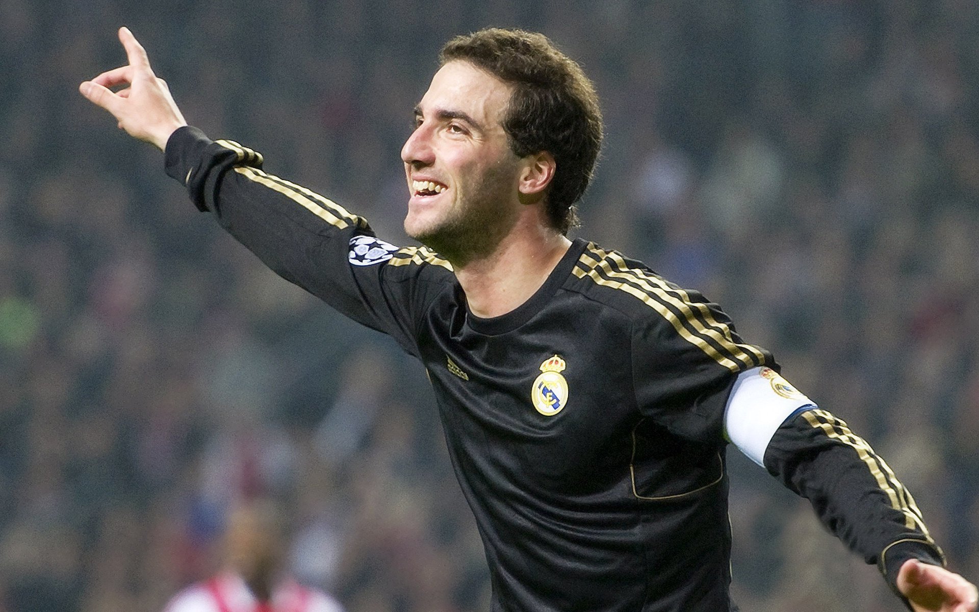 kaiyun网站-五大联赛边锋传中精准度提升对射手影响几何，传中最好的边锋